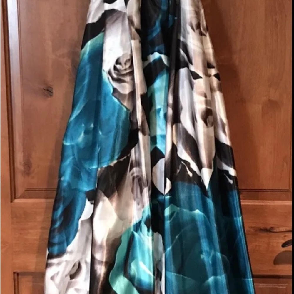 Blondie Nites Formal Dress - Picture 3 of 8